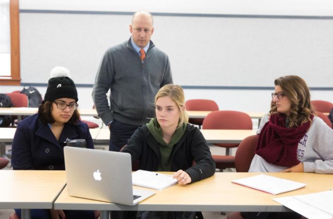 Top Schools to Study Marketing in the World