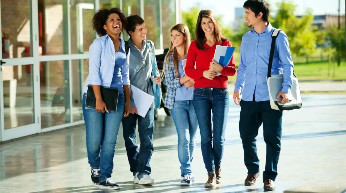 The Bright Futures Scholarship for Full-time Student