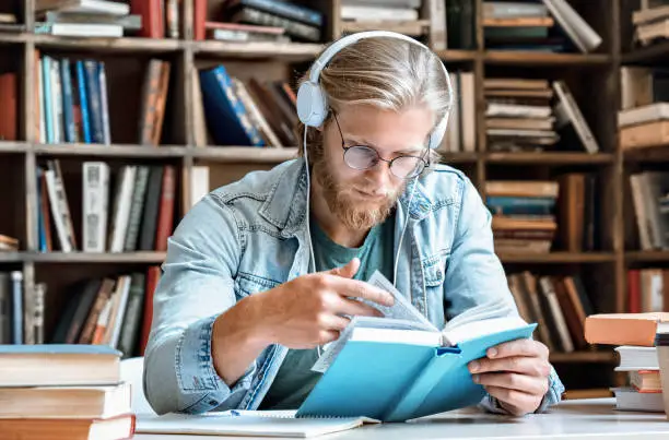 Best Podcasts for College Students